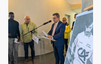 UN VESTIAIRE AU NOM DE MONSIEUR PASCAL MICHEL